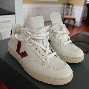 Veja V12 mesh sneakers - NEW size 5 / fits like size 6